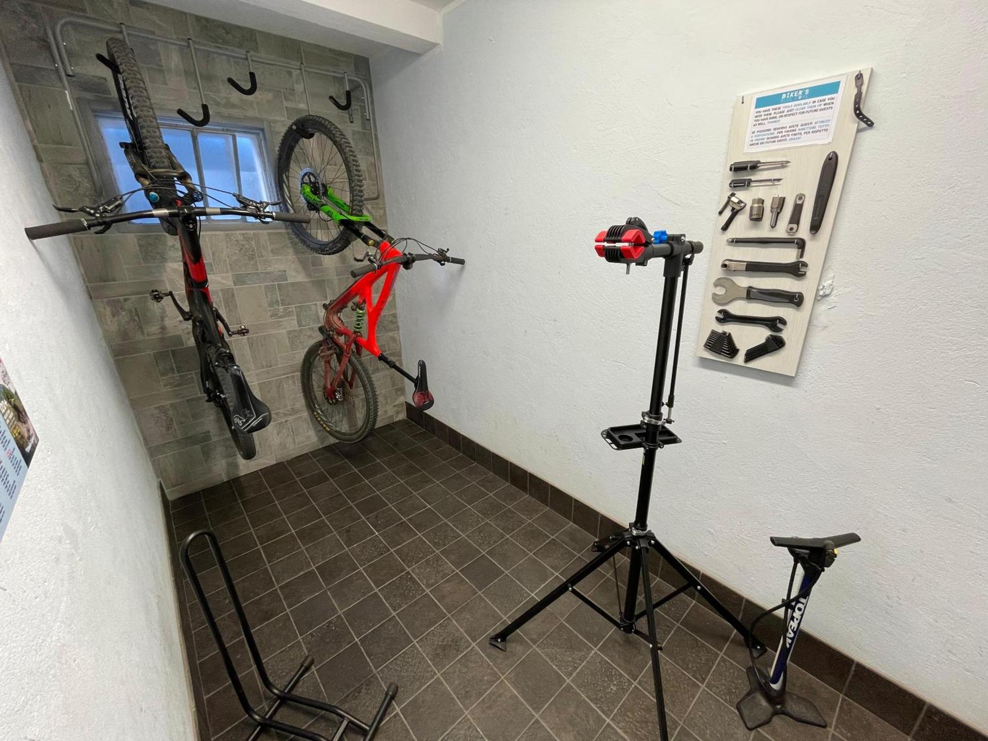 Biker's Blue Cove Lejlighed Finale Ligure Eksteriør billede